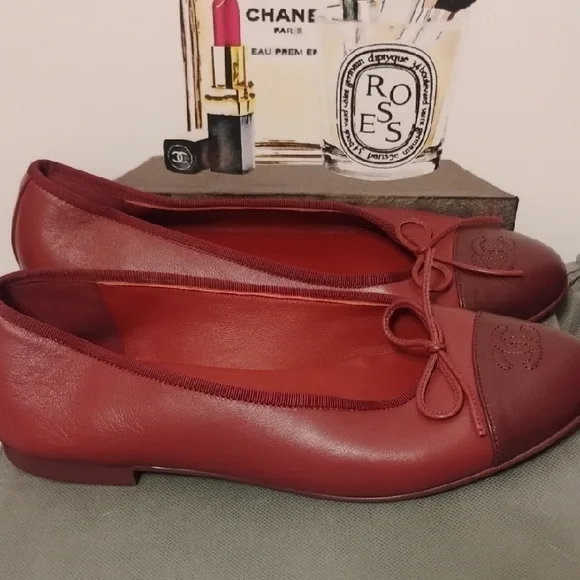 CHANEL Women's Burgundy Leather Loafers - Picture 4 of 6